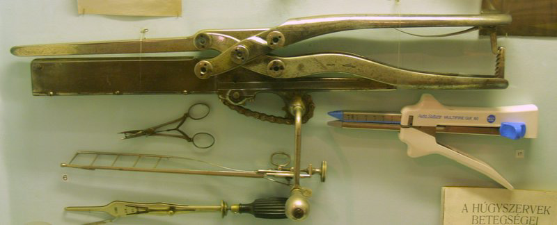 VitrineSemmelweisMuseumBudapest2006-005