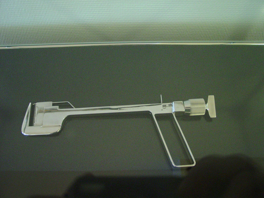 stapler_exhibition_ESI_2012-003