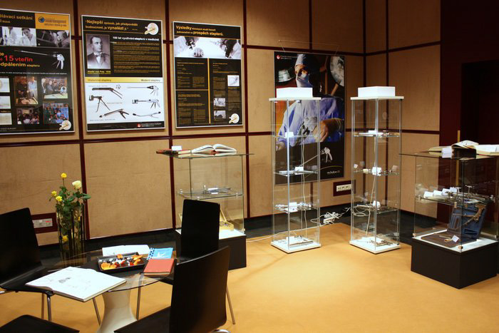 stapler_exhibion_prague_2009__001