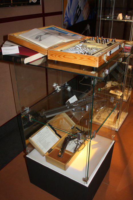 stapler_exhibion_prague_2009__009